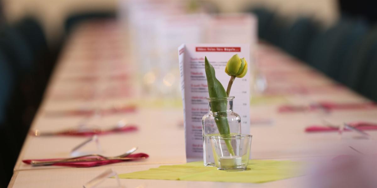 Foto Tisch mit Dekoration im Spatzabrettle